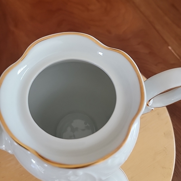 Royal Kent Poland Embossed White with Gold Trim Tea/Coffee/Chocolate P… - Picture 6 of 11